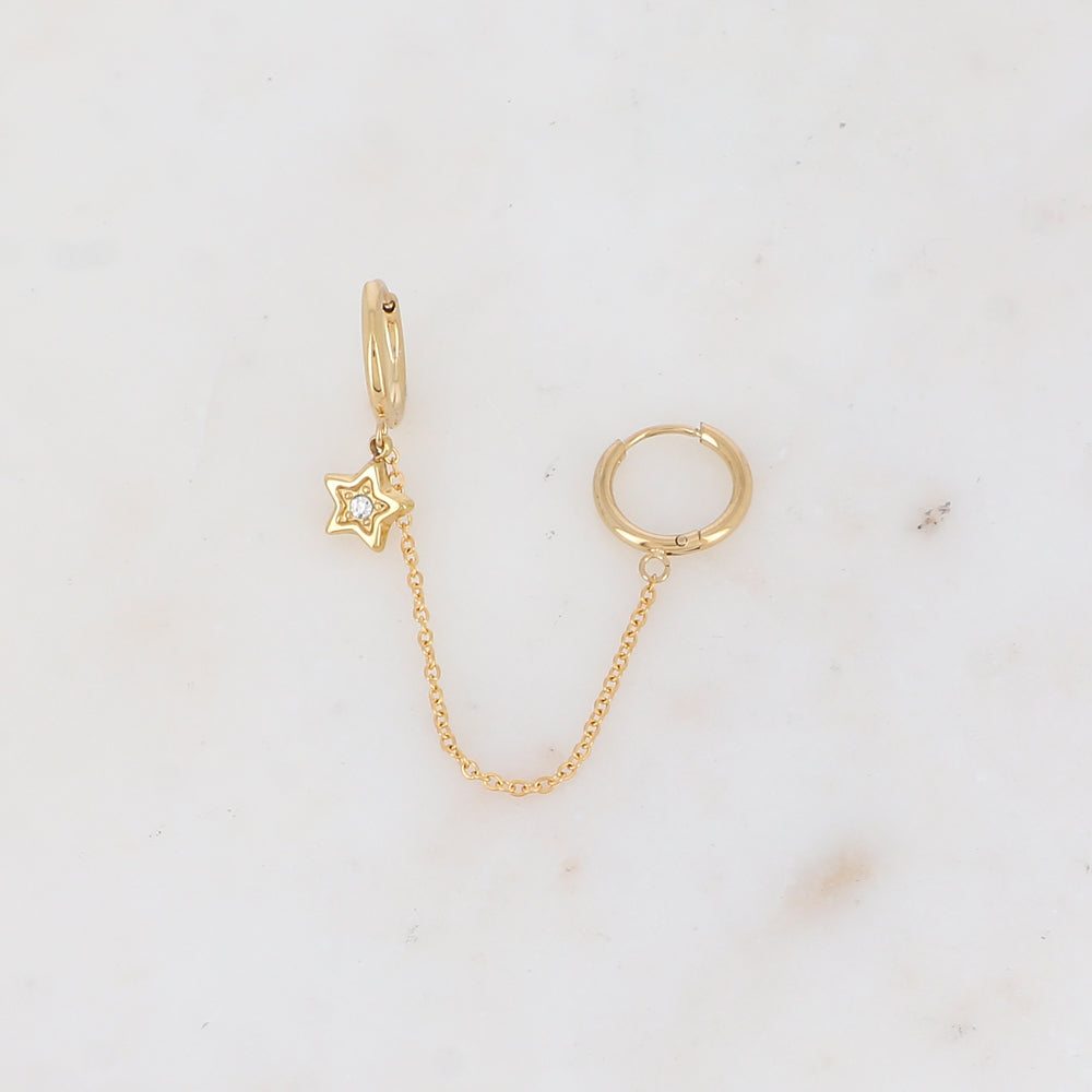 Mono créole avec chaîne, pampille étoile strassé Longueur chaîne : 5,5 cm. Diamètre créoles: 1,2 cm