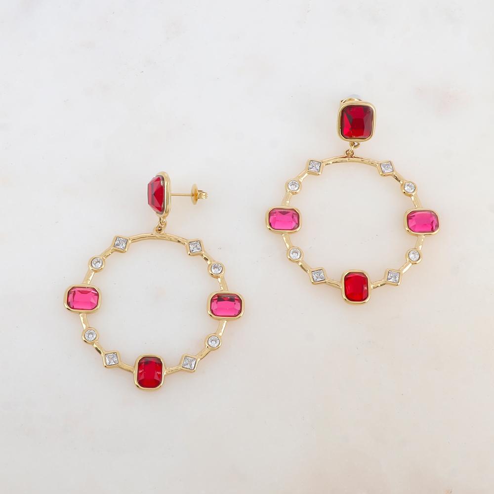 B.O à puce pendantes avec anneau, pièces géométriques serties de strass et de pâtes de verres 4,9 x 6,3 cm
