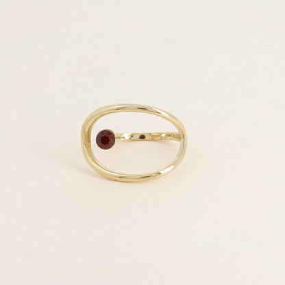 Bague forme ajourée ornée de cristal de Swarovski® - Hauteur de la bague: 20 mm - Epaisseur de l'anneau : 1,5 mm - Dimensions du cristal : 5x5 mm - Smoked Amber