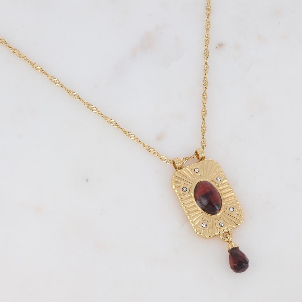 Collier sur chaîne composé d'une pièce rectangulaire ornée de strass et des pierres naturelles oeil de tigre rouge 50+5 cm