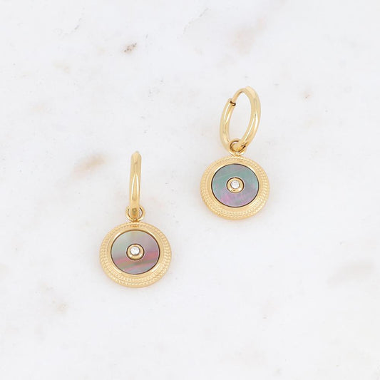 Créoles avec pampille ronde ornée de nacre et d'un strass au centre 1,4 x 2,8 cm.