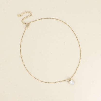 Collier orné de cristaux de Swarovski®. - Longueur de chaîne : 38+7 cm - Dimensions du cristal : 10 x 10 mm - Linen ignite