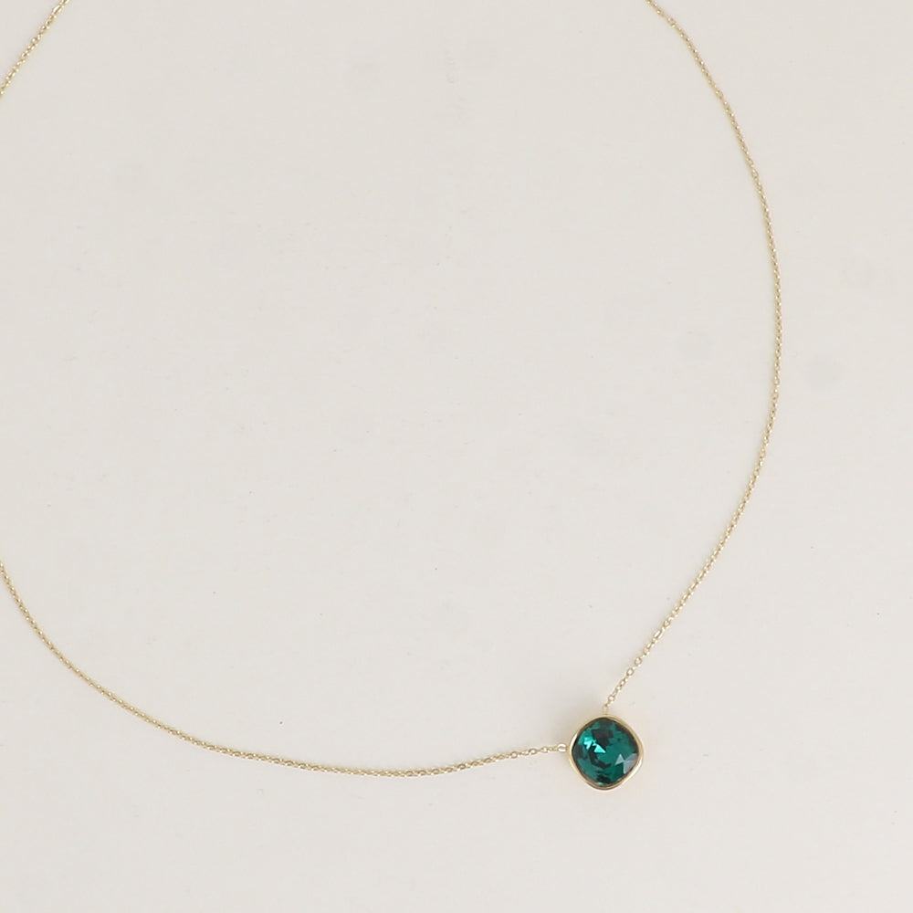 Collier orné de cristal de Swarovski® 8 mm - Longueur de chaîne : 39+5 cm - Diamètre du cristal : 8 mm - Emerald