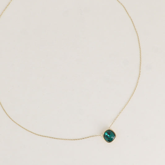 Collier orné de cristal de Swarovski® 8 mm - Longueur de chaîne : 39+5 cm - Diamètre du cristal : 8 mm - Emerald