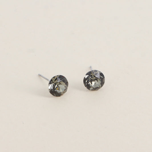 Boucles puces argentées – Ornées de cristaux de Swarovski® SS39 - Dimensions de la boucle : 8x8 mm - Black diamond