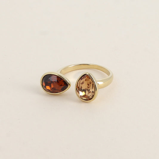 Bague ouverte - Ornée de cristaux de Swarovski® en forme de gouttes - Hauteur de la bague: 2 mm - Dimensions des pierres: 7x10 mm - Smoked topaz