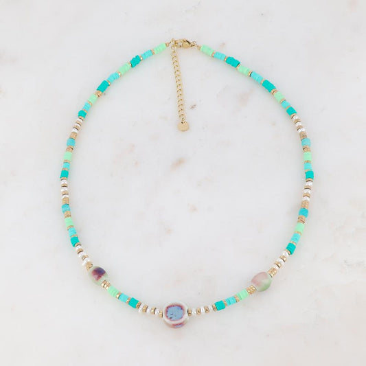 Collier doré avec des perles en céramique émaillée, des perles heishi turquoises et des perles d'eau douce 39+5 cm