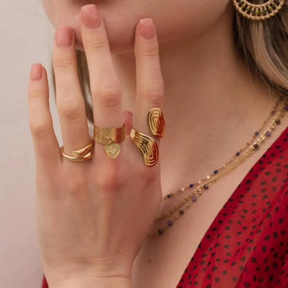 Bague effet rayé avec pampille coeur, étoile et strass