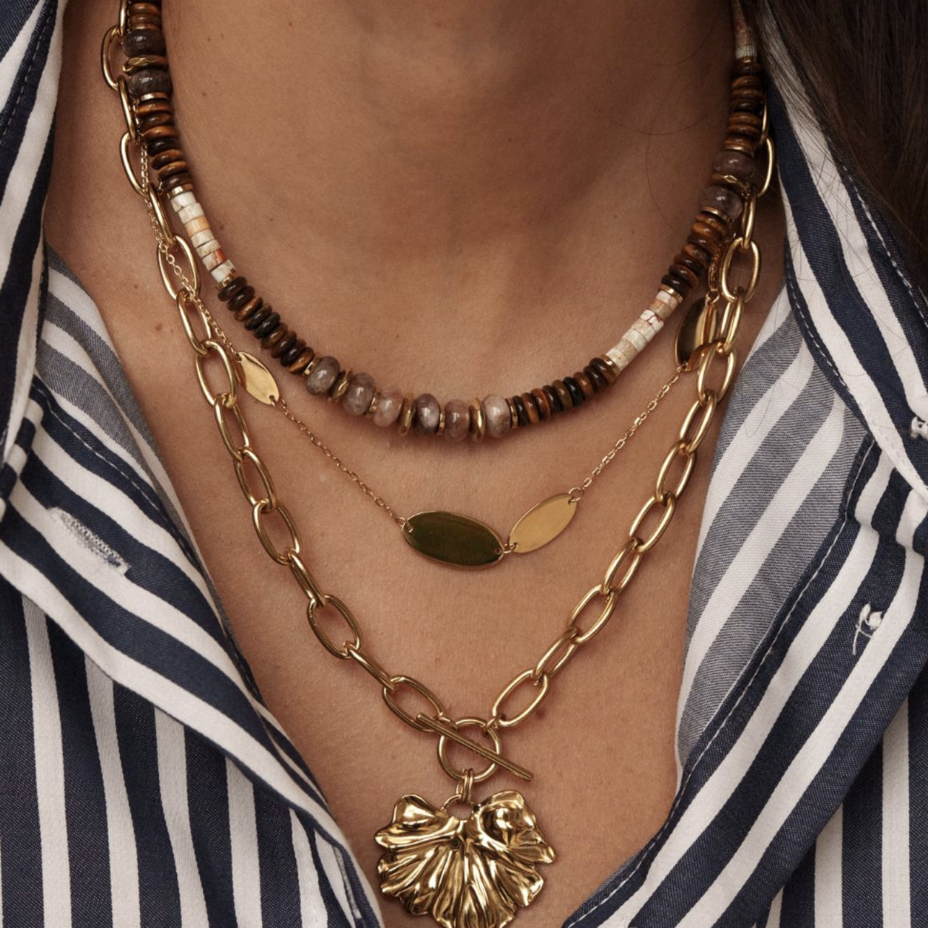 Collier avec 3 pièces ovales lisses et 2 pièces ovales martelées (40+5CM)