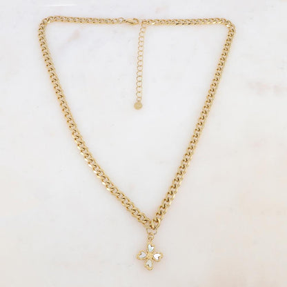 Collier en maille avec pendentif nacré