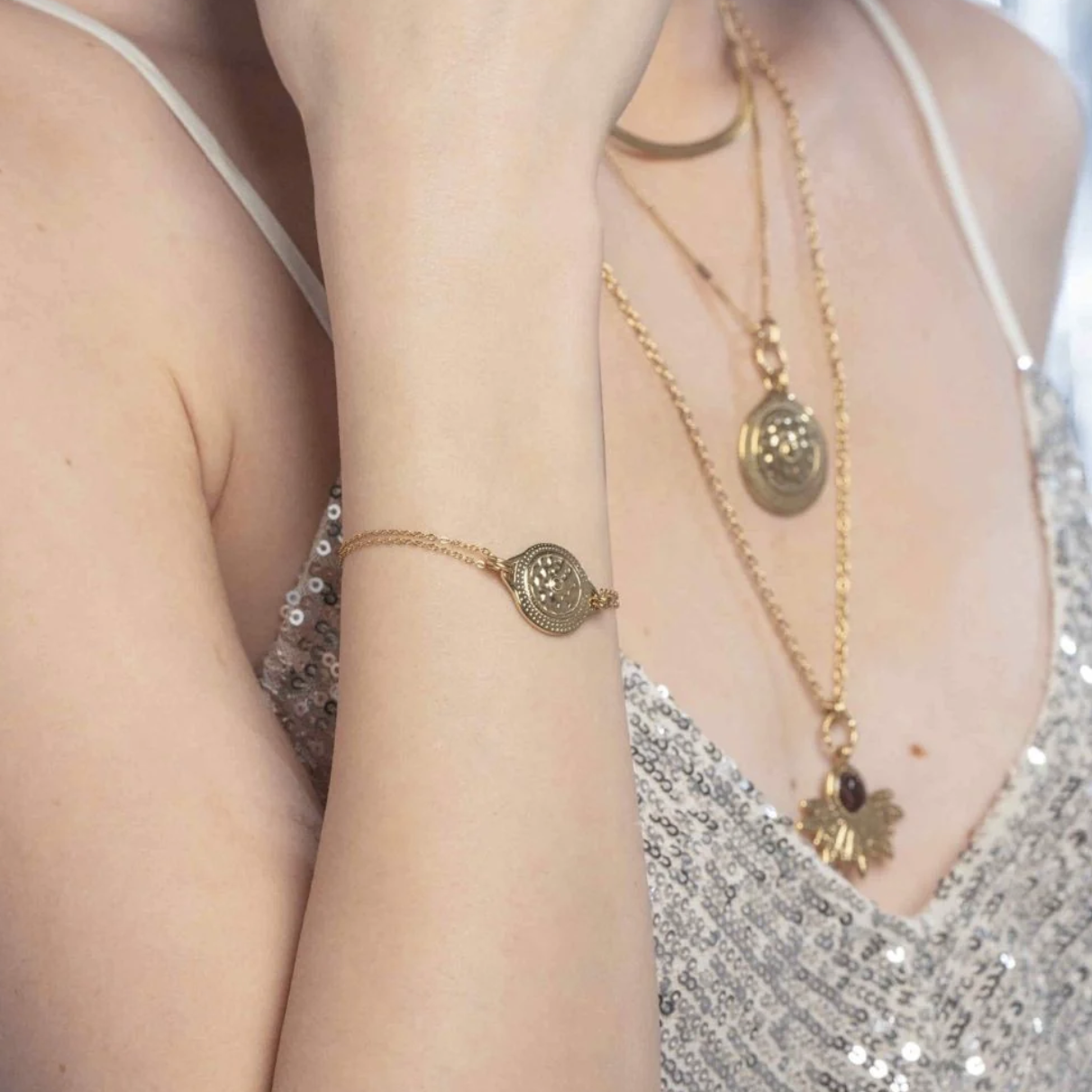 Bracelet deux rangs avec pièce ronde martelée