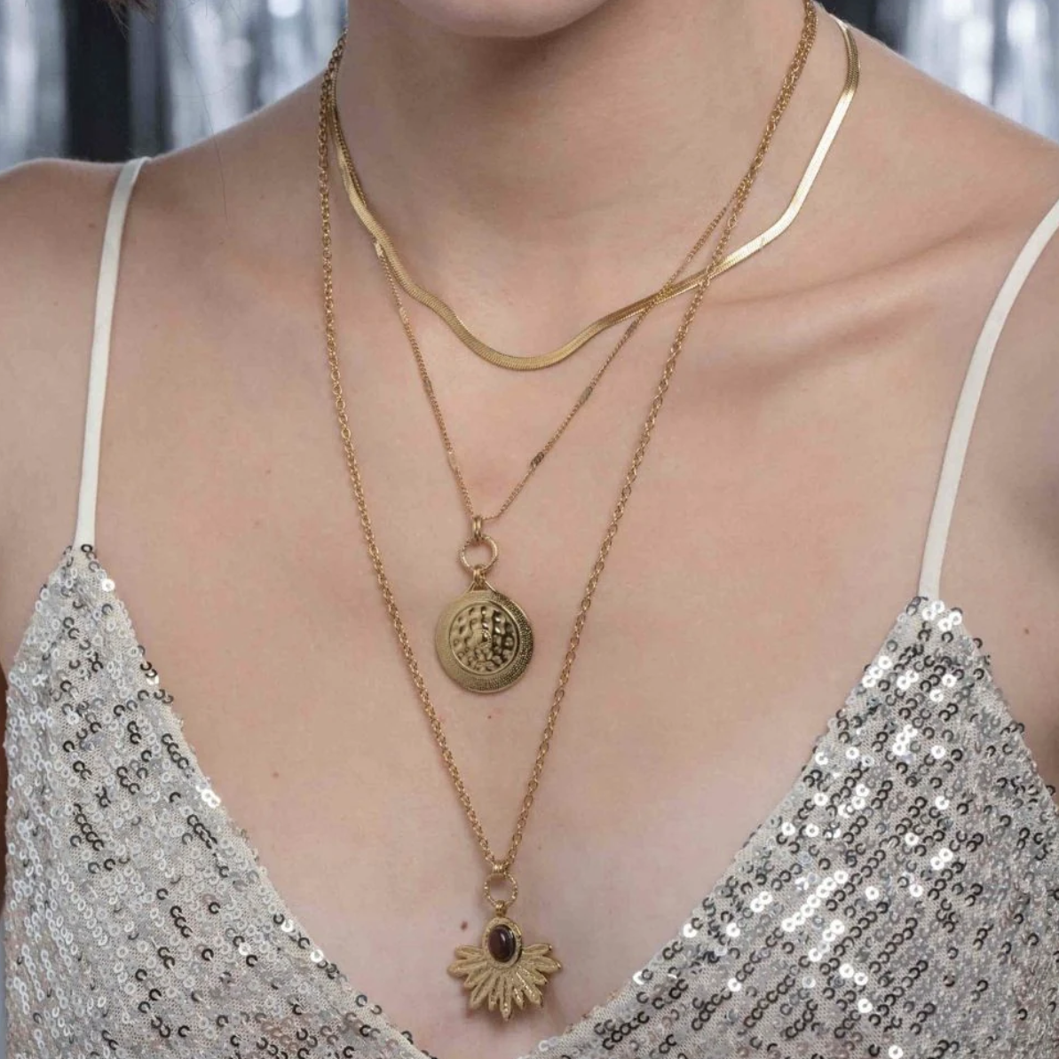 Collier 2 rangs avec maille, pièce ronde martelée (4048+7CM)