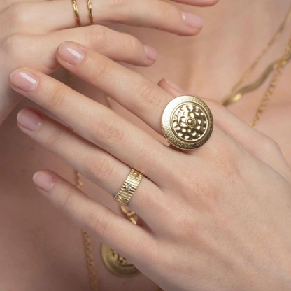 Bague avec 2 étoiles et 1 strass