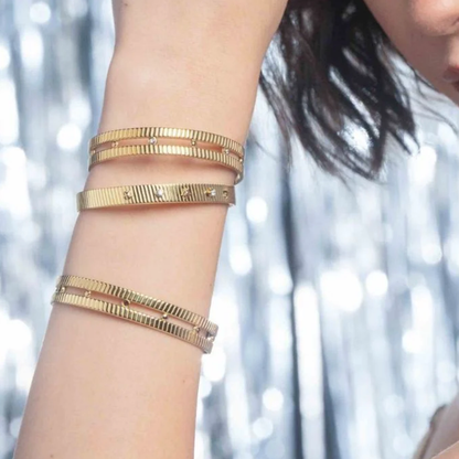 Jonc avec 2 étoiles et 3 strass