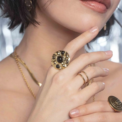 Bague ronde avec 5 pâtes de verre rondes - Noir