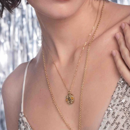 Collier avec pendentif rond et 5 pâtes de verre rondes (40+5CM)