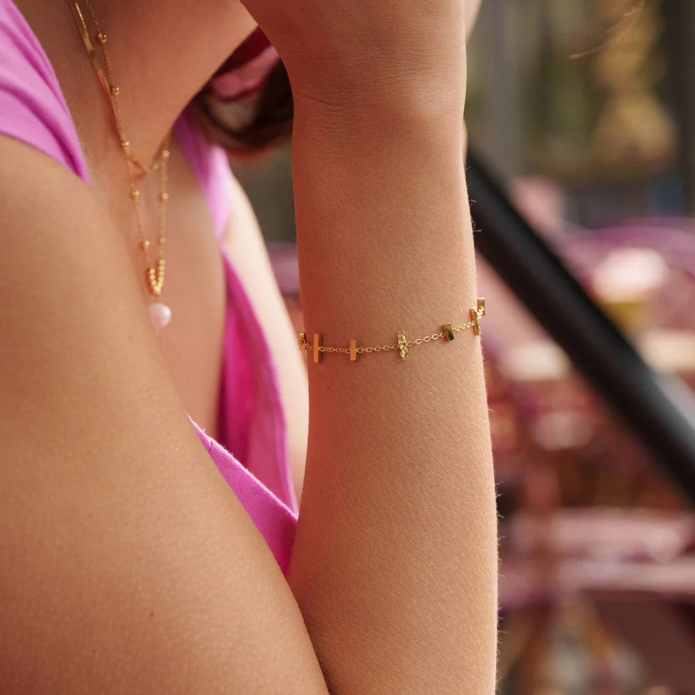 Bracelet avec 7 barres : 3 martelées et 4 lisses