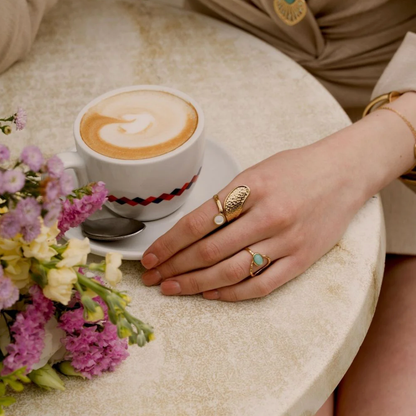 Bague texturée ornée d'une pierre naturelle ronde - Nacre
