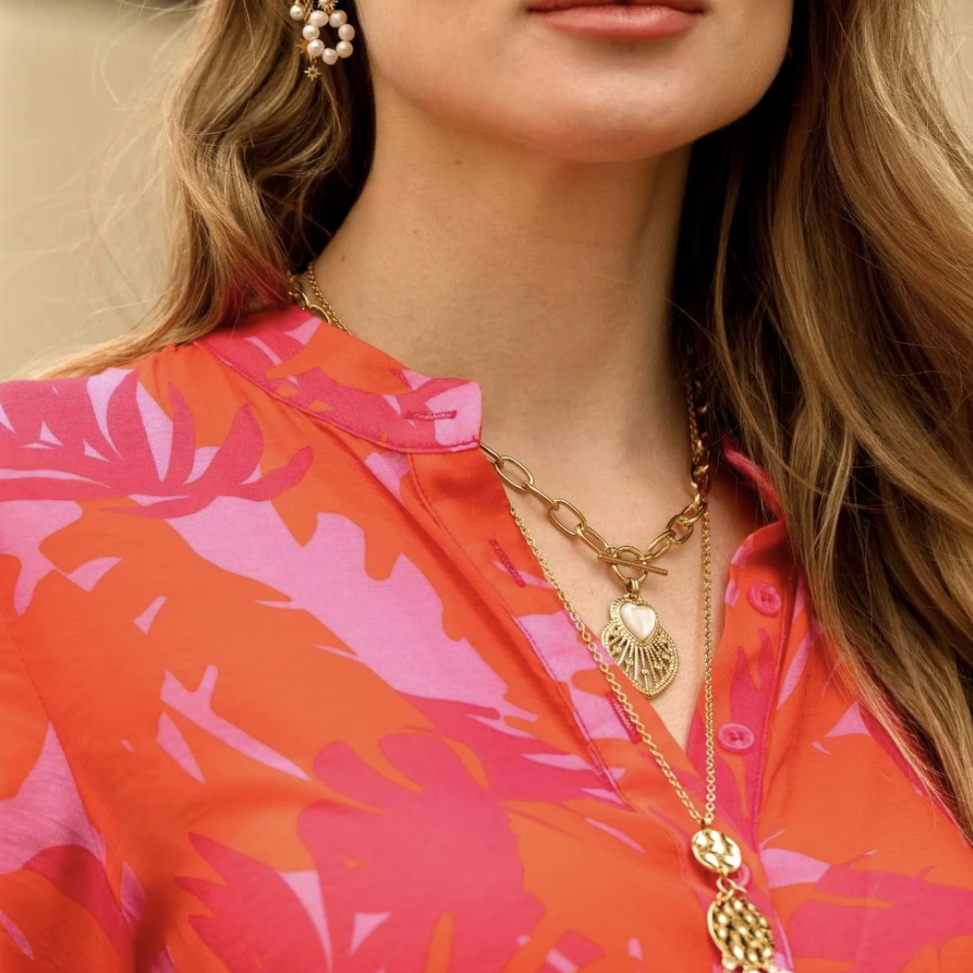 Collier en grosse maille avec pendentif cœur ajouré, nacre et strass (45+5CM)