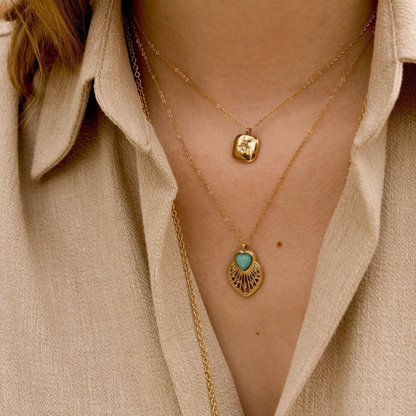 Collier avec pendentif cœur ajouré, pierre naturelle et strass (40+5CM)