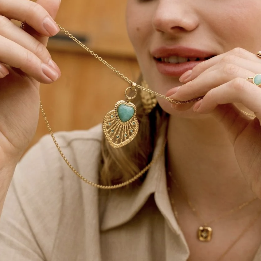 Sautoir avec pendentif cœur ajouré, pierre naturelle et strass (80+10CM)