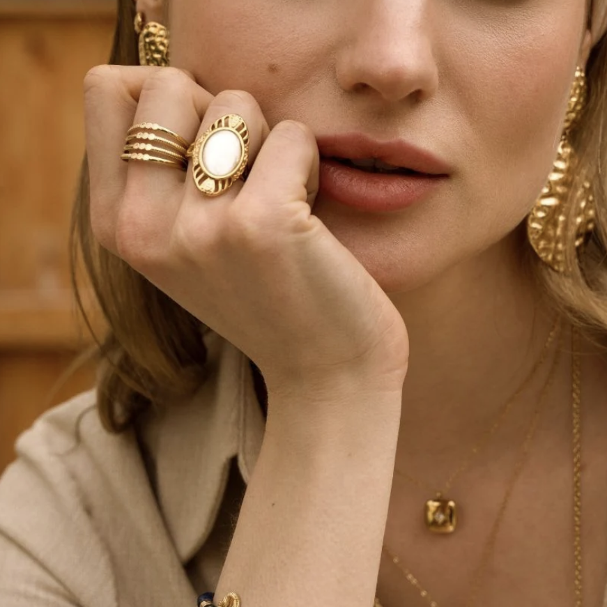 Bague lisse et texturée 4 rangs avec multi petits ronds au milieu