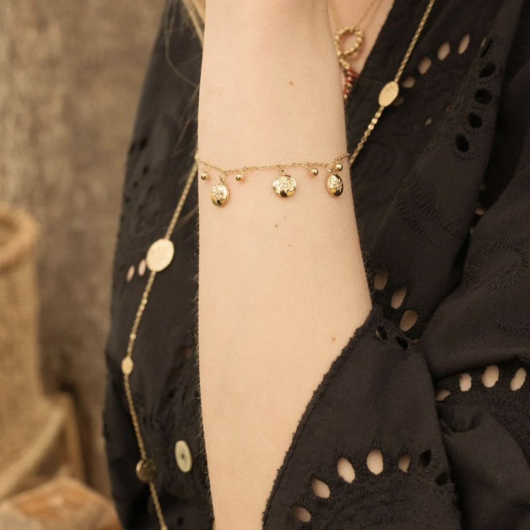 Bracelet avec pampilles boules et rondes avec motif étoile et strass
