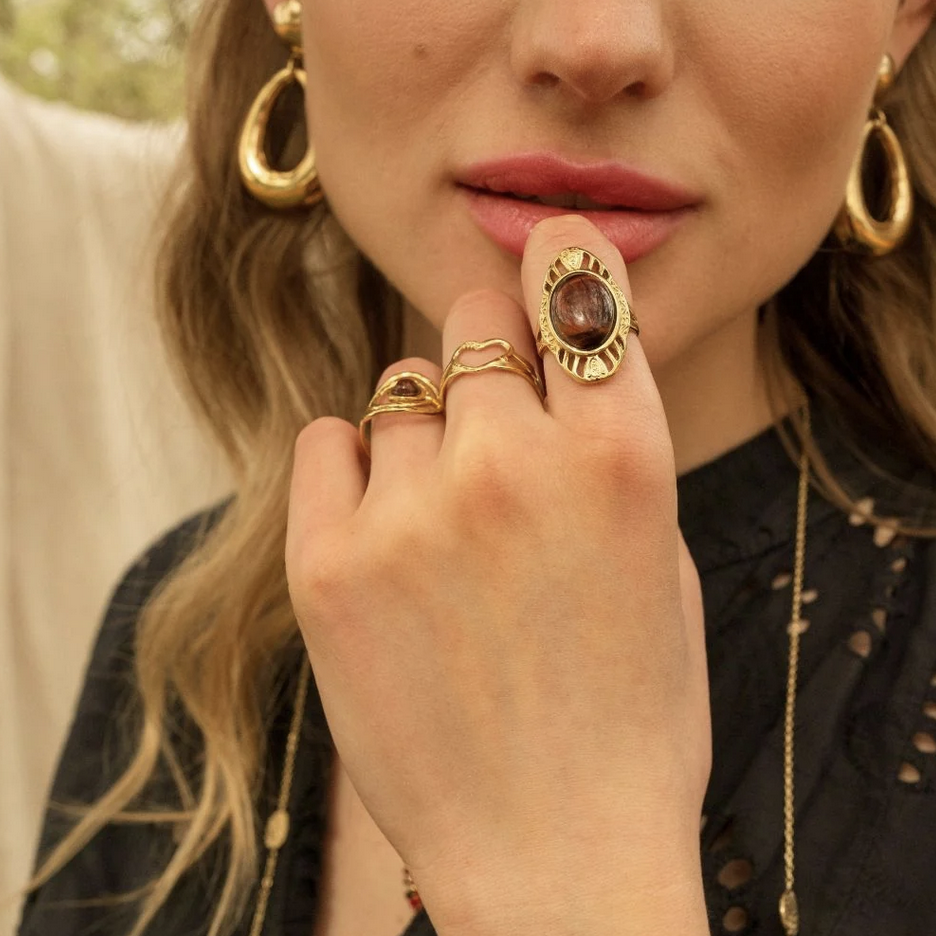 Bague en forme géométrique ajourée avec pierre naturelle - Œil de taureau
