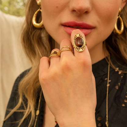 Bague en forme géométrique ajourée avec pierre naturelle - Œil de taureau