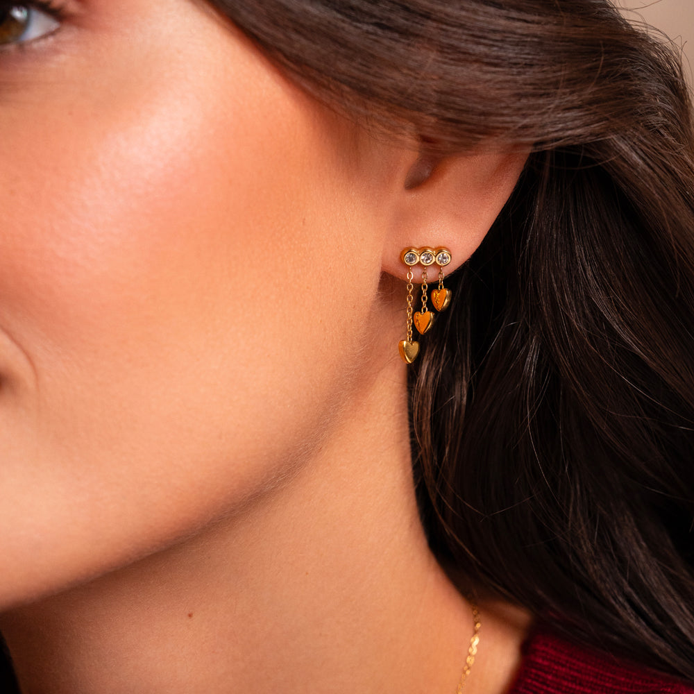 Boucles d'oreilles avec chaînes, cœurs et strass 1 x 2,1 cm.