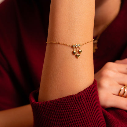 Bracelet avec chaînes, cœurs et strass