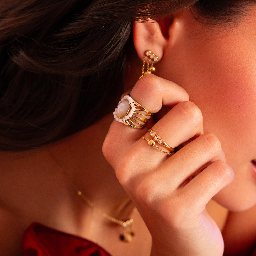 Bague fine avec chaîne, rondes et strass