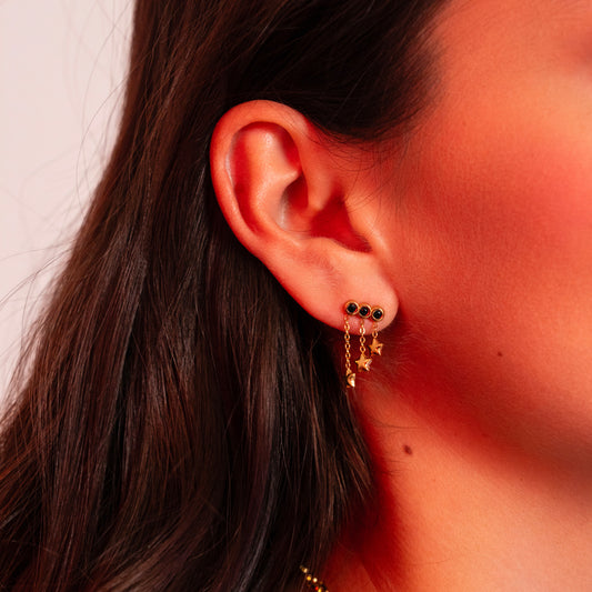 Boucles d'oreilles avec chaînes, étoiles et strass 1 x 2,1 cm.