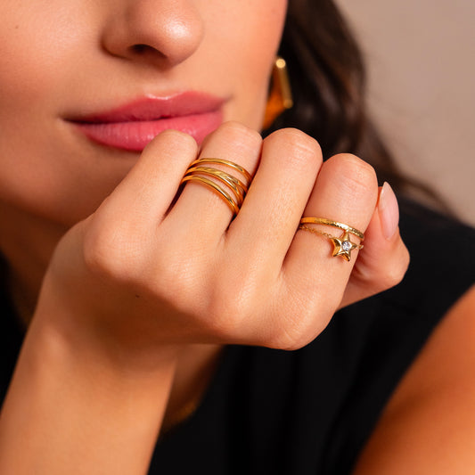 Bague fine avec chaîne, étoile et strass