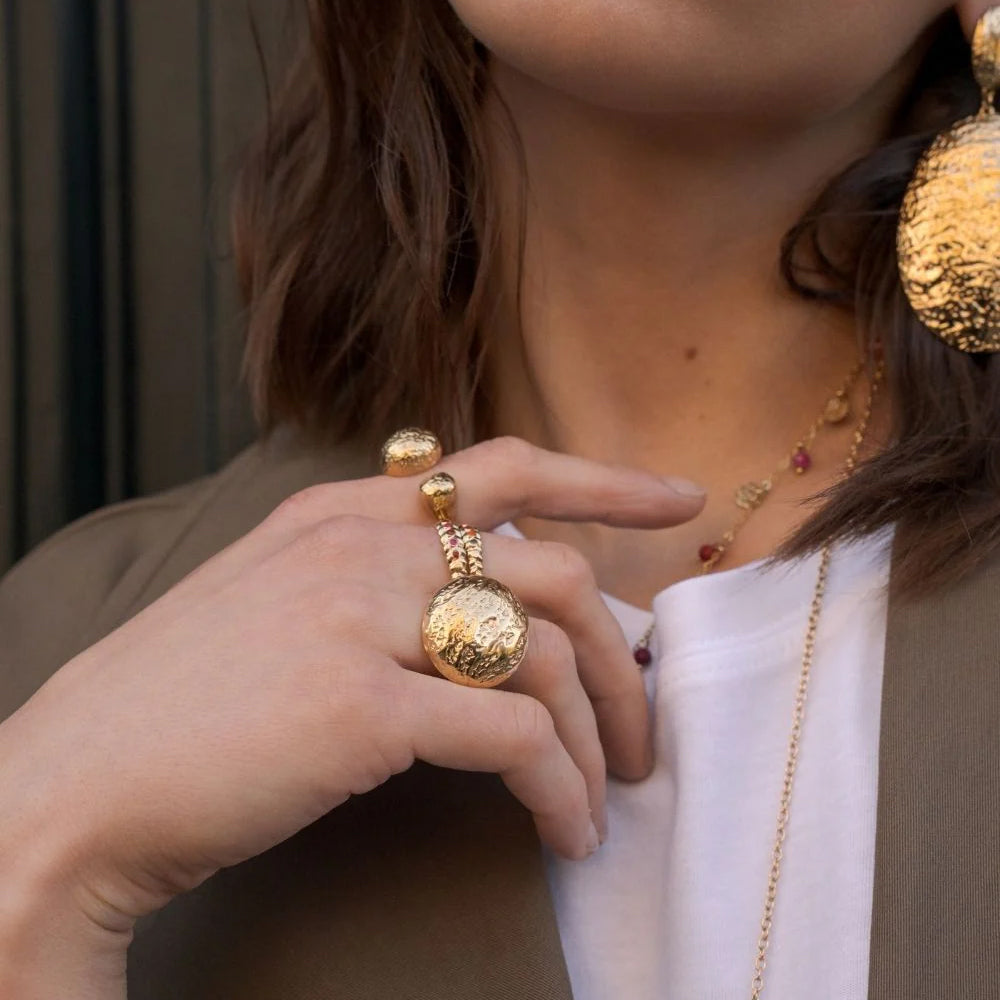 Bague avec pièce martelée