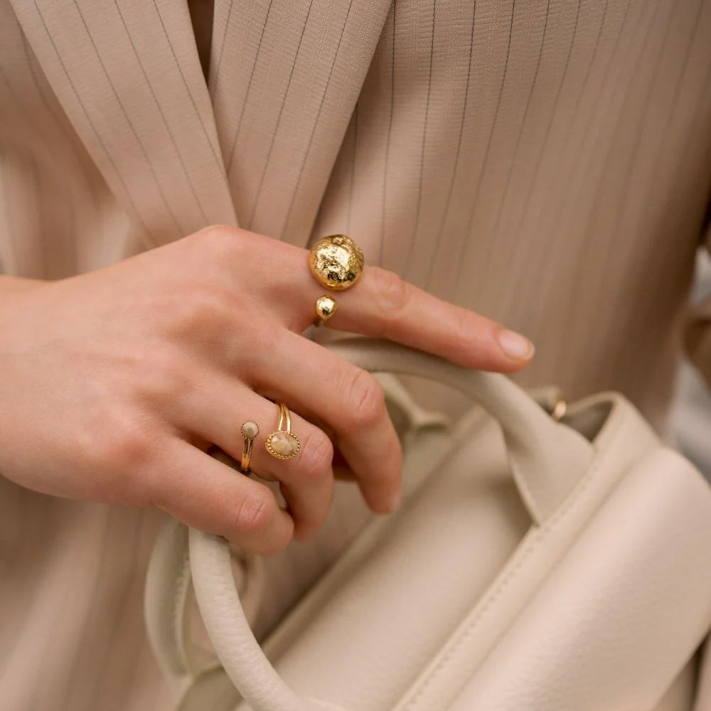 Bague avec deux pièces martelées rondes