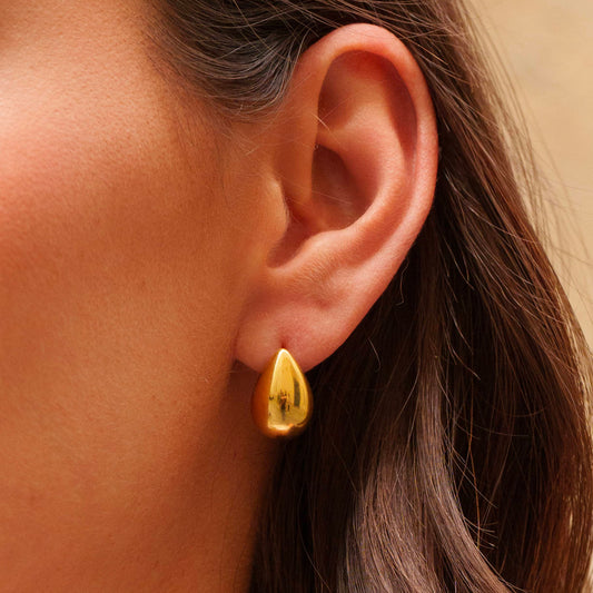 B.O à puce en forme de goutte avec effet miroir et lisse 1 x 1,7 cm.