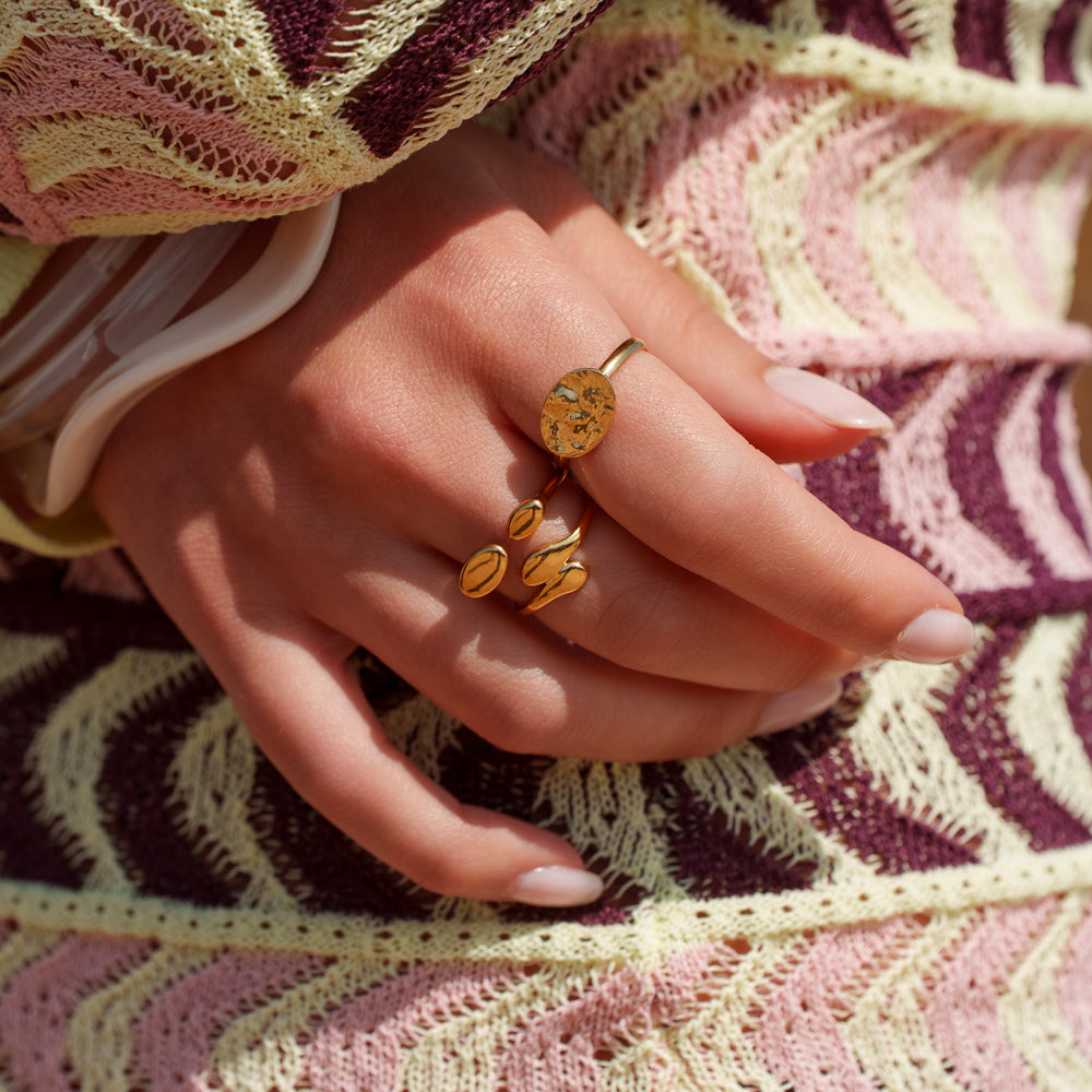 Bague fine avec deux pièces ovales lisse