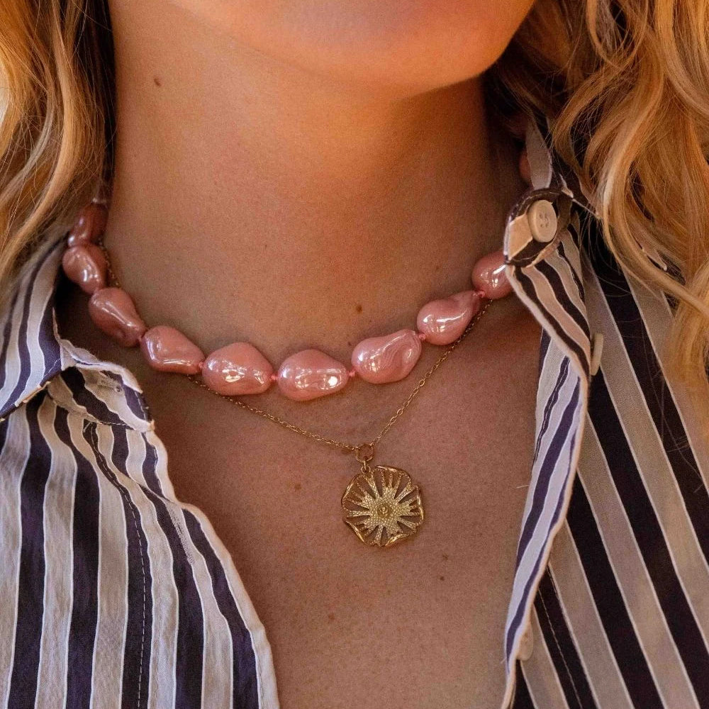 Collier avec pampille forme fleur ajourée (40+5CM)
