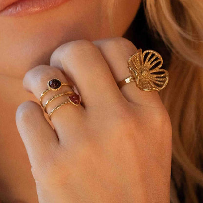 Bague avec fleur ajourée