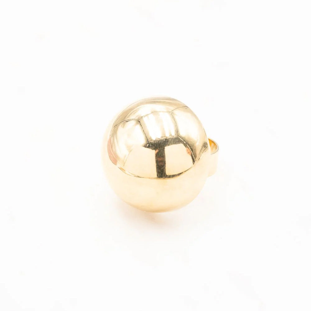 Bague avec grosse demi-boule effet miroir