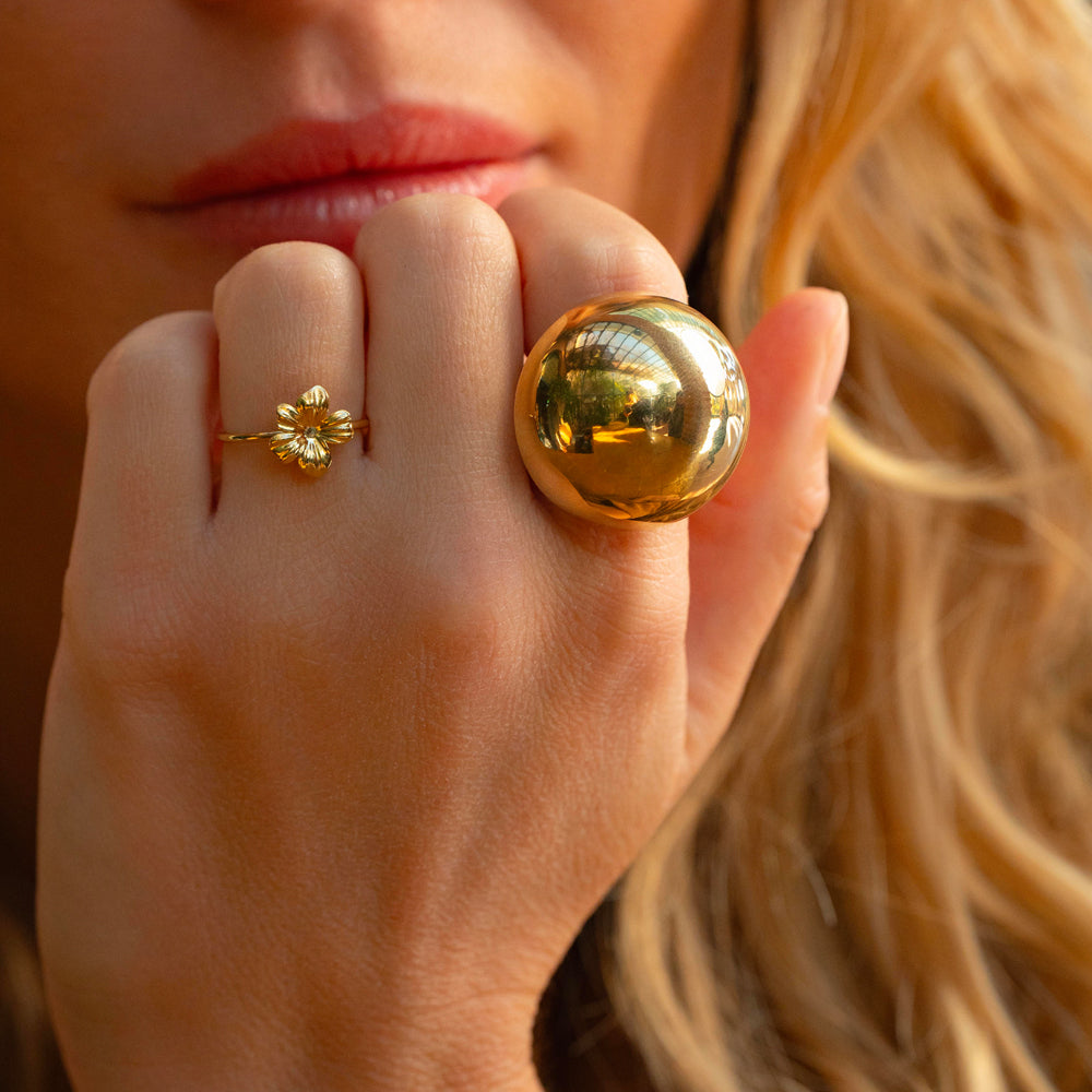 Bague avec grosse demi-boule effet miroir