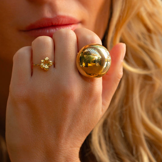 Bague avec grosse demi-boule effet miroir