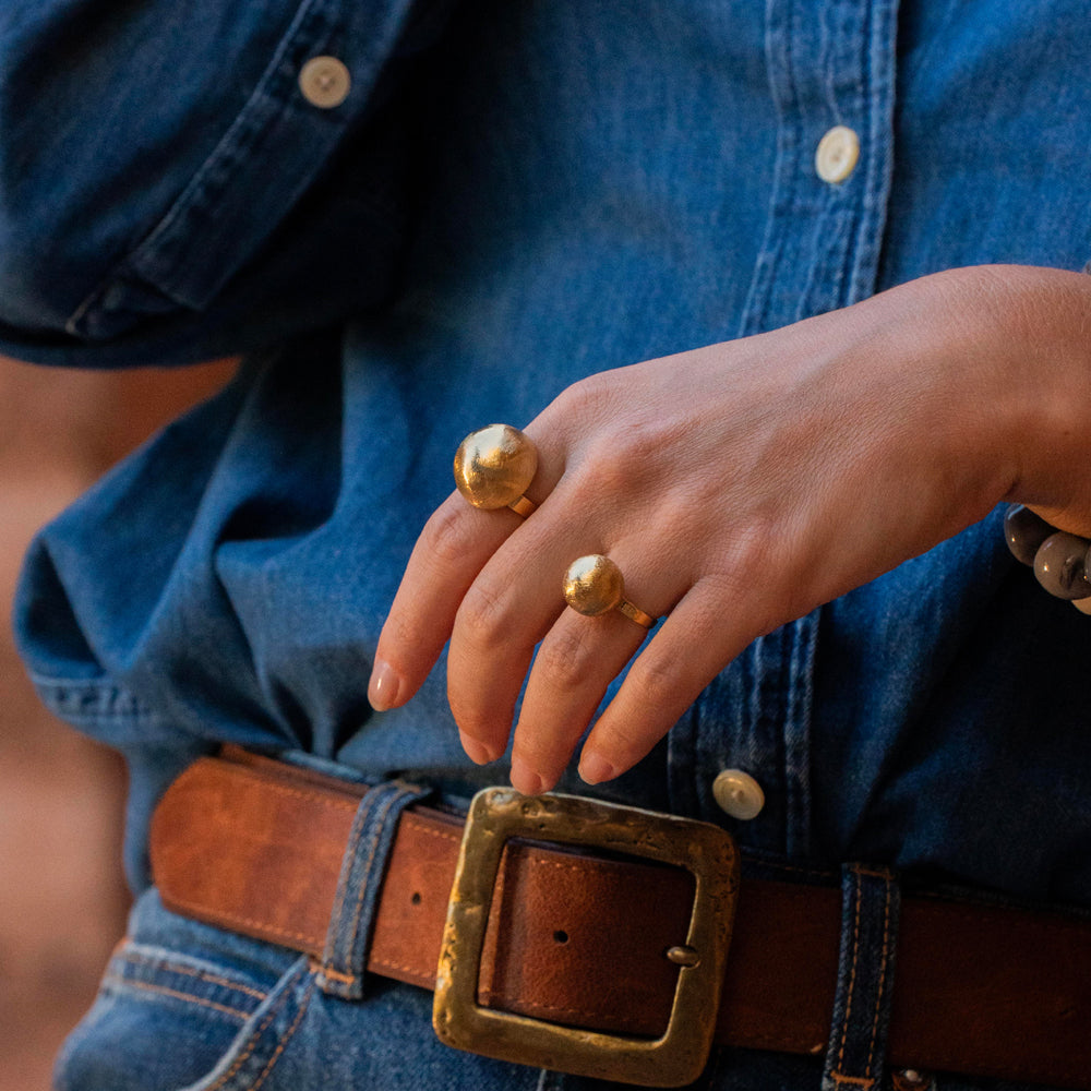 Bague avec boule effet brossé
