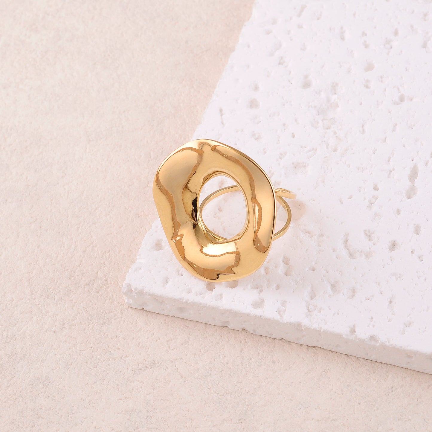 Bague 2 rangs avec pièce géométrique ondulée, effet lisse