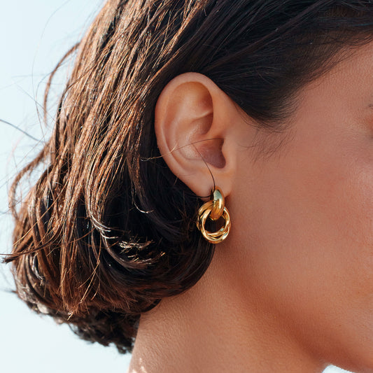 B.O à puce avec 2 anneaux rondes entrelacés 1,8 x 2,7 cm.