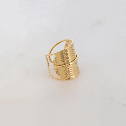 Bague réglable ajourée avec motif feuille