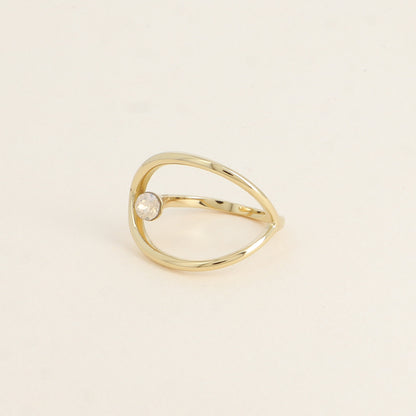 Bague forme ajourée ornée de cristal de Swarovski® - Hauteur de la bague: 20 mm - Epaisseur de l'anneau : 1,5 mm - Dimensions du cristal : 5x5 mm - Golden shadow