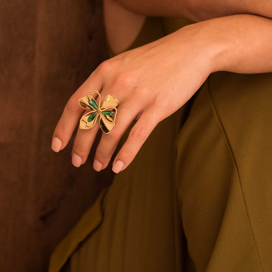 Bague avec pièce forme fleur sertie de perles en pâtes de verre - Vert