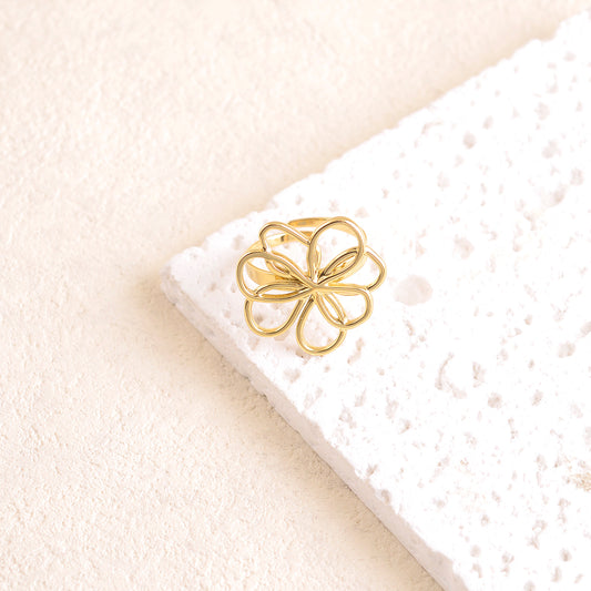 Bague avec pièce forme fleur ajourée